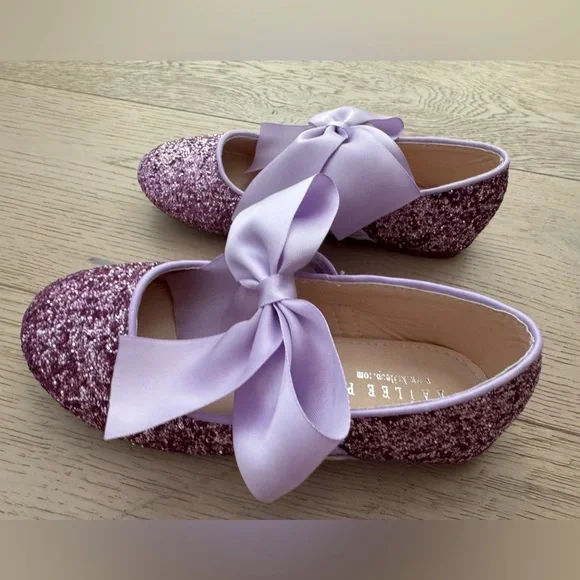 Kailee P. 
Girls Rock Glitter Mary Jane Ballet Flats with Satin Bow
Size 11 - Picture 4 of 8